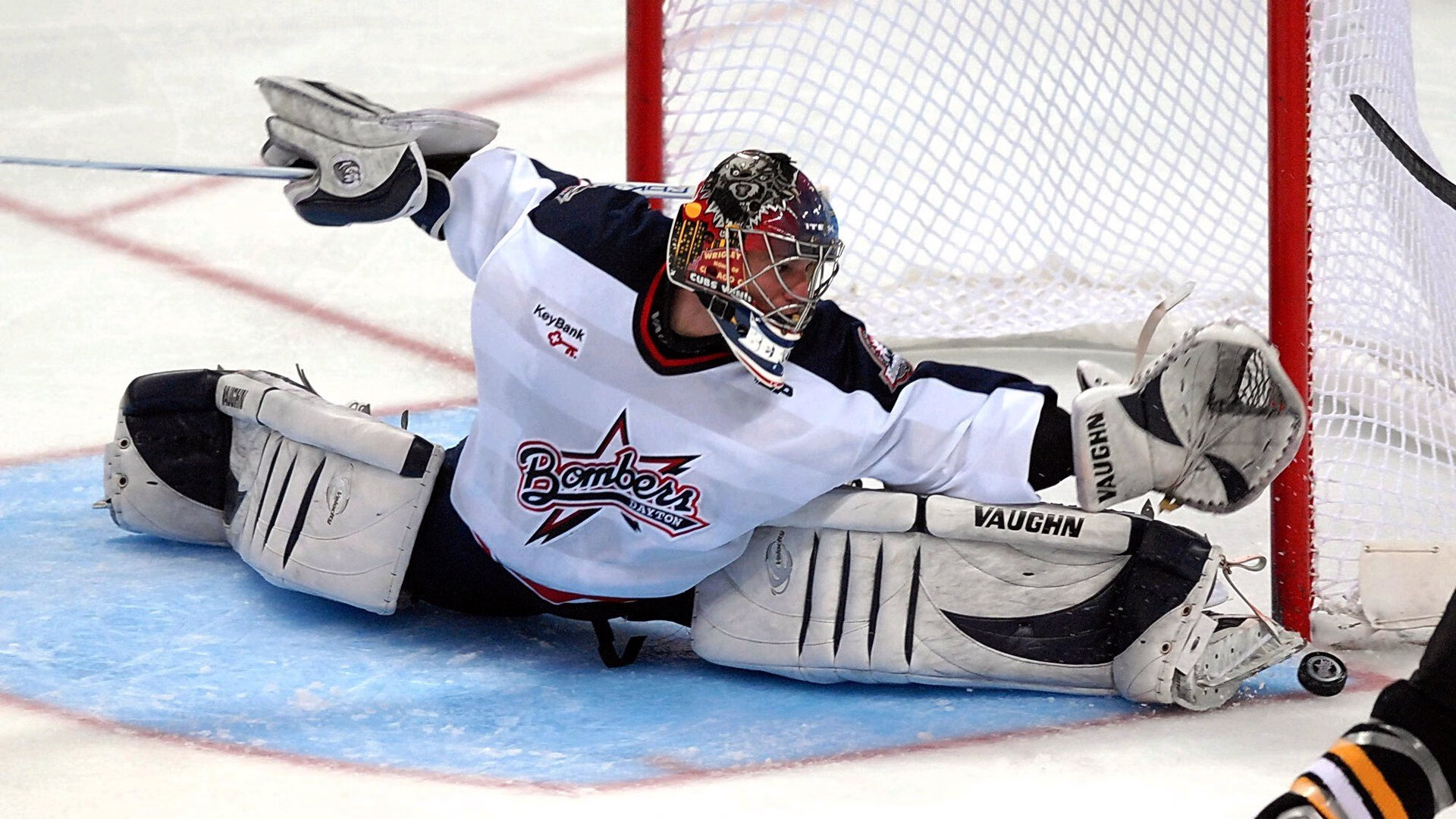 青少年篮球比赛注重规则执行规范比赛秩序和质量，青少年篮球比赛活动